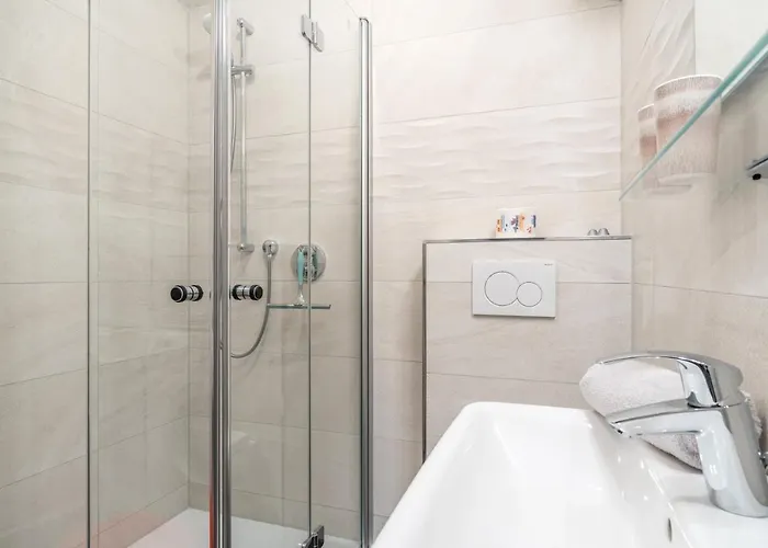 Daire Schroeder - Luise *